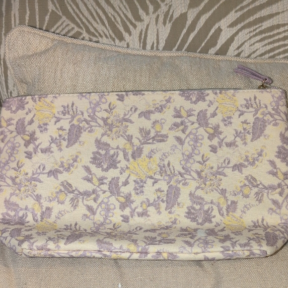Lucky Brand Cream and Purple Floral Cosmetic Bag NWT - Picture 1 of 9